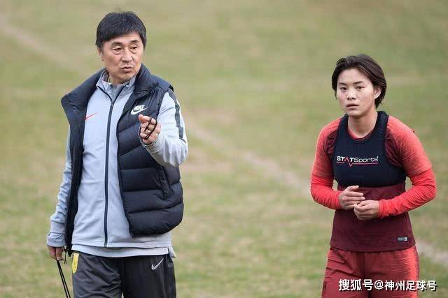 莫德里奇赛前接受拔罐治疗，准备迎战西班牙